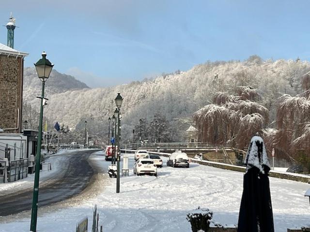Hotel Val De La Cascade Stavelot Bagian luar foto