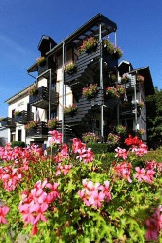 Hotel Val De La Cascade Stavelot Bagian luar foto