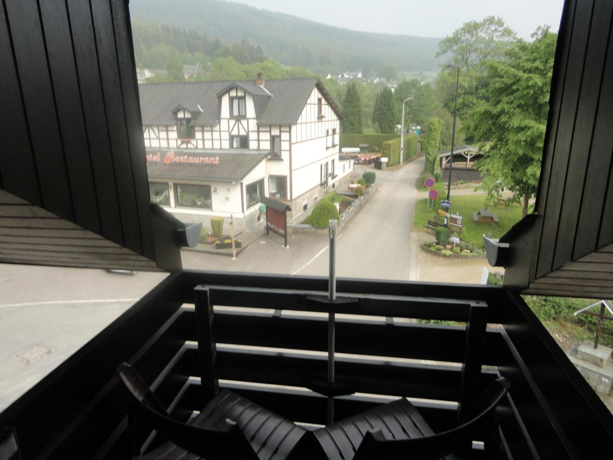 Hotel Val De La Cascade Stavelot Bagian luar foto