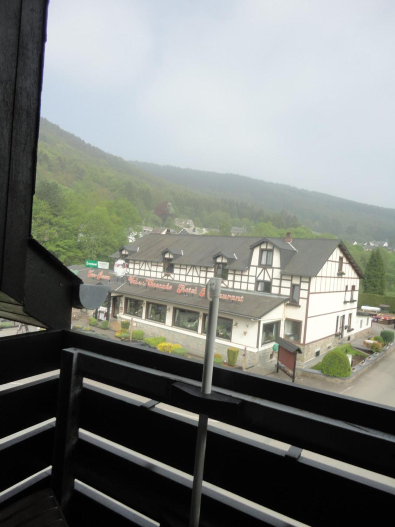 Hotel Val De La Cascade Stavelot Bagian luar foto
